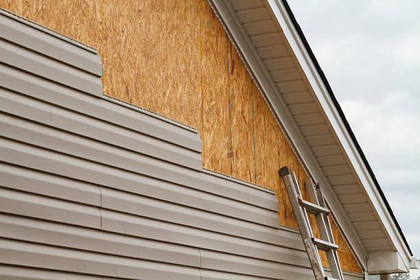 Professional Siding Installation technician working in Bremo Bluff, VA